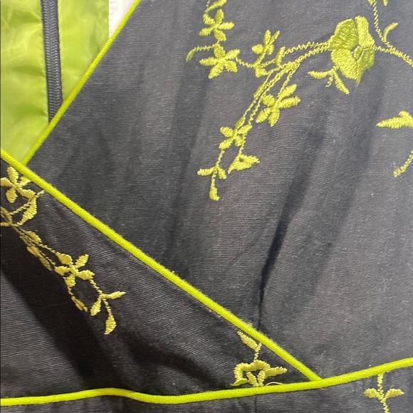 Vintage Linen blend Black V-Neck Sheath Midi Dress with Green Floral Embroidery - Picture 3 of 6